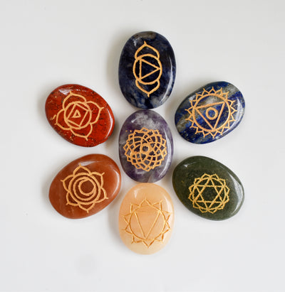 Chakra Crystals Set, Oval Reiki 7 Chakra Stones Set, Wooden Grid Plate, Selenite Log