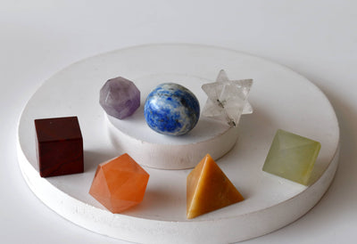 Chakra Crystals Geometric Set, 7 Chakra Plato Stones with Wooden Grid Plate, Selenite Log