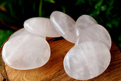 Lot de 25 pierres d'inquiétude en quartz rose, pierre de paume de poche, pierre de pouce